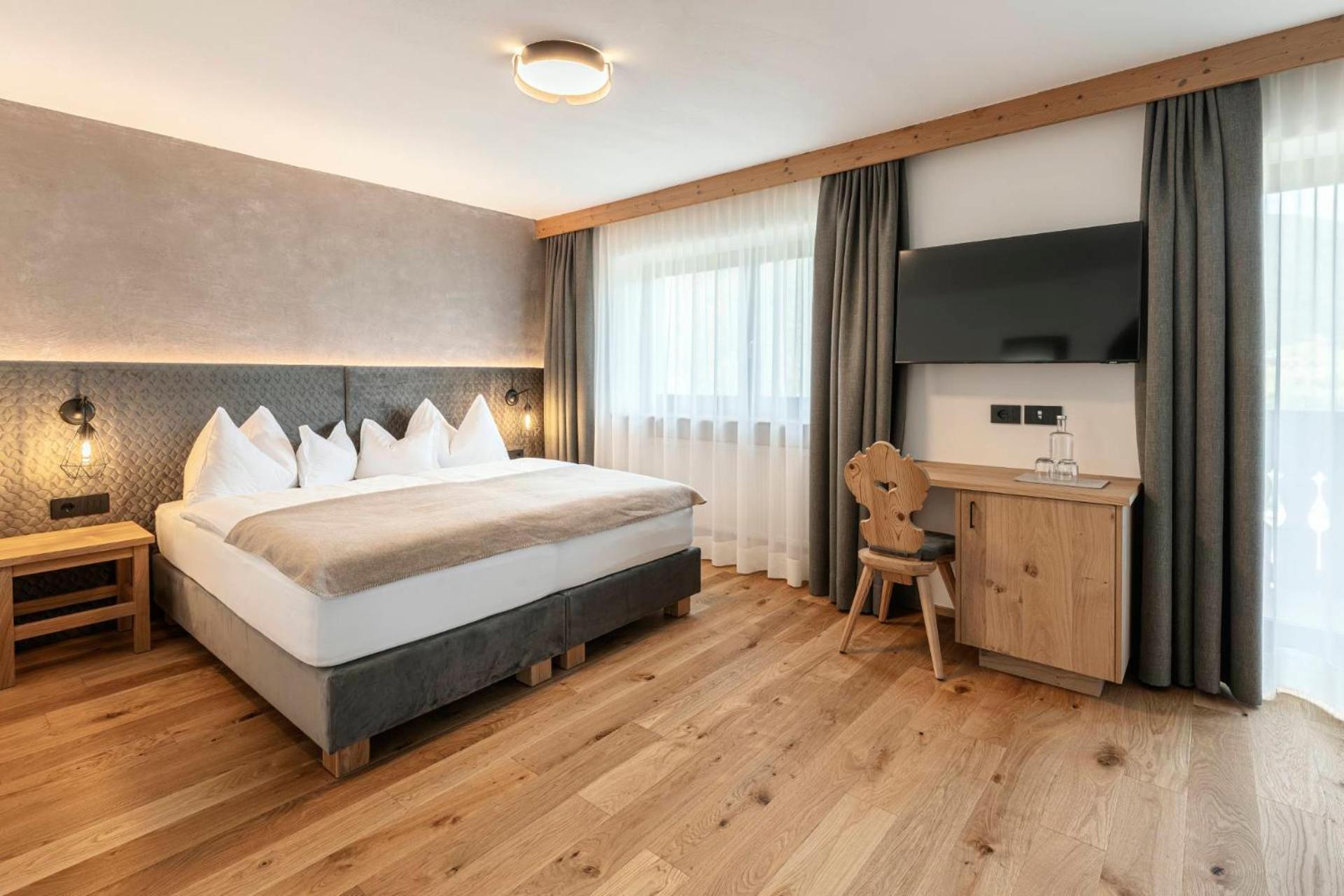 Hotel Niblea Dolomites Ortisei Bagian luar foto